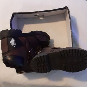 Boys boots